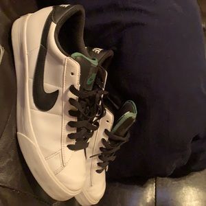 Size 10 Nikes used but in good condition.